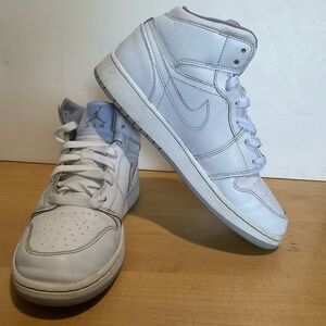 Jordan 1’s mid top white light gray great condition  youth size 5